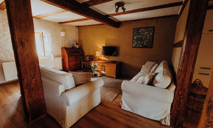 Oppurg Apartment | extraordinary rooms in manor from 16. Century in a fantastic secluded location