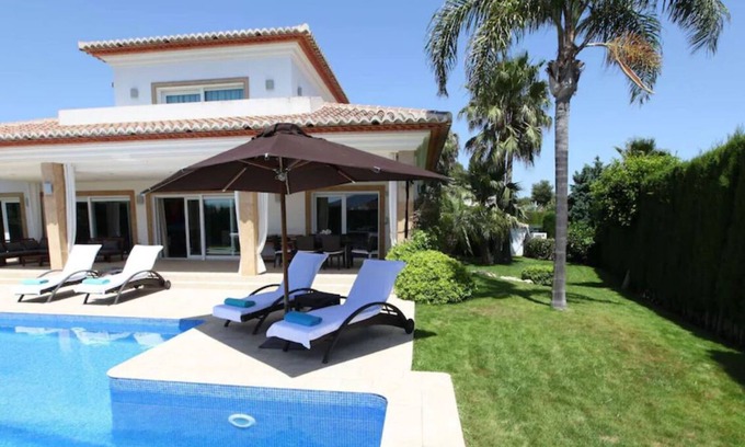 Costa Nova Villa | Extraordinary villa with large swimming pool