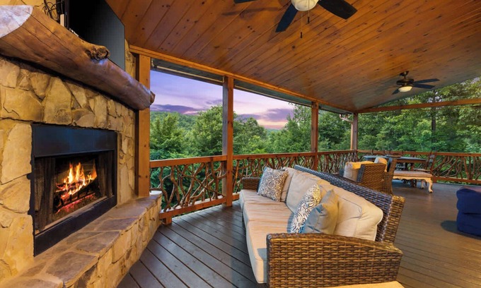 Blue Ridge House | EZ Come EZ Geaux - Stunning Mtn Views - Hot Tub