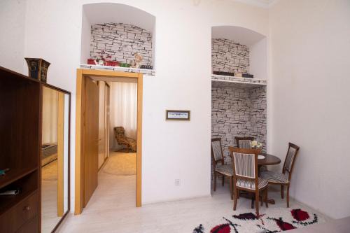 Baku Old Town Apartment | F1 track Old City View Cozy Apartment in Downtown