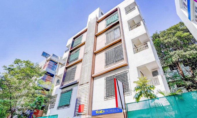 Wakad Hotel | FabHotel Wakad Villa