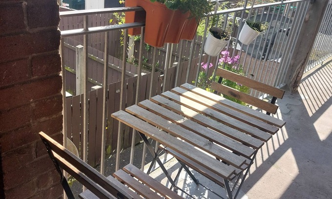 Carnlough Apartment | Fabulolous 1-bedroom apartment in quaint Carnlough with 3 minute walk to beach.