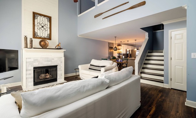 National Hills House | Fabulous 3BR Townhome with Cozy Backyard only 1.4 ml from Augusta National