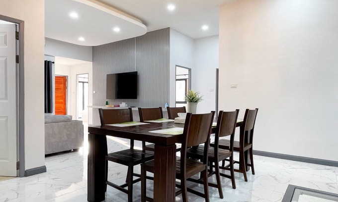 Si Sunthon Villa | Fabulous 4-bedroom villa with AC & Comfortable Beds near mall