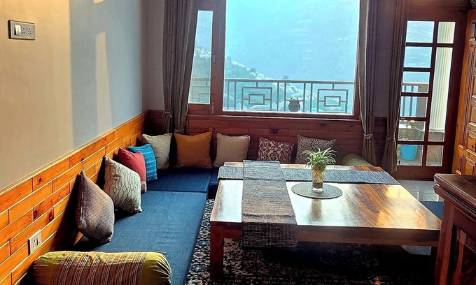 Kumharsain House | Fabulous 5-bedrooms in Narkanda Nestled in the middle of Apple Orchards