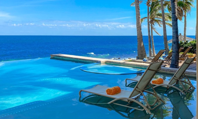 Pescadero House | Fabulous 6 Bedroom Beach Home In Punta Pescadero with Infinity Pool - Sleeps 16!