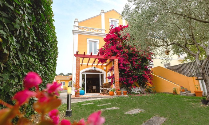 Foz do Arelho Villa | Fabulous and Quiet house in the centre of the village and near the beach.