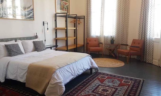 Ciudad Vieja Apartment | Fabulous Apartment / Old City