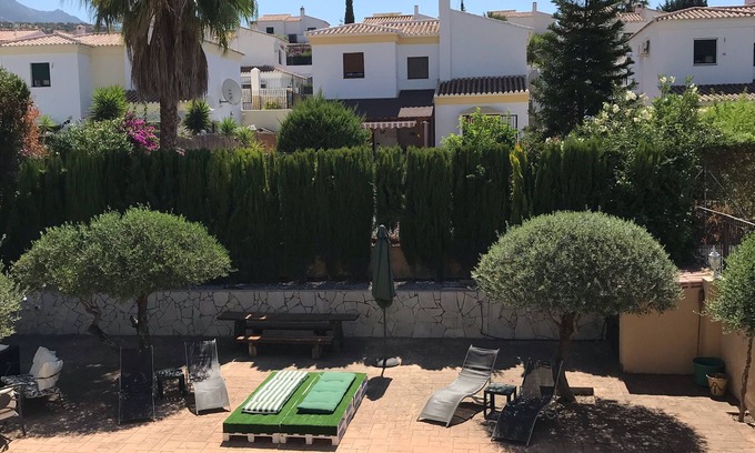 Alcaucin House | Fabulous family friendly 4 bed villa with private pool