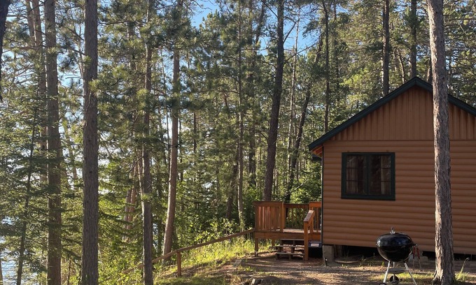 Itasca County Resort | Fabulous lakeside cabin with free dock space! Excellent swimming beach