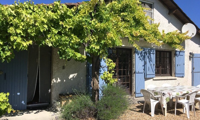 Grand-Brassac Other | Fabulous location- farmhouse & pretty cottage with private heated pool & sauna