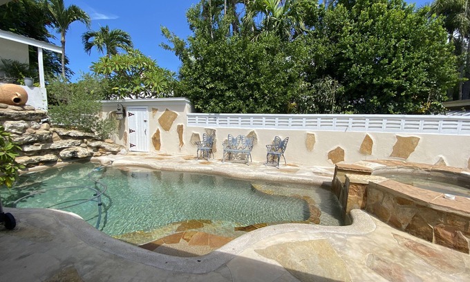 Midtown House | FABULOUS MERMAID LAGOON! 2BD HM PRIVATE POOL WIFI AC WD FREE PARKING!