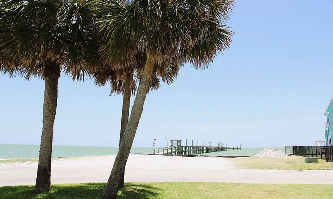 Rockport House | Fabulous new one bedroom condo at Bayfront