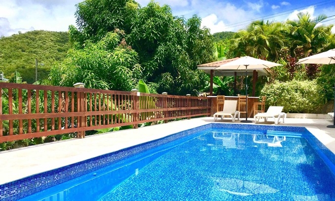 Ciceron Apartment | Fabulous poolside apartment Marigot Bay.