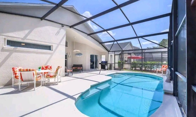 Lake Berkley House | Fabulous, Quiet Family Resort Vacation Home, South Facing Pool, Disney, SeaWorld