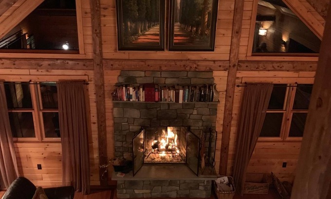 Monterey House | Fabulous Renovated Log Cabin: the perfect getaway with new pickleball court!