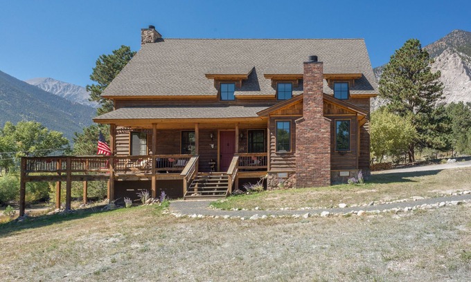 Nathrop House | Fabulous Scenic Mountain Home - Sleeps 10!