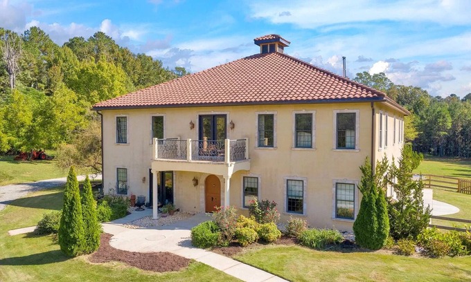 New Hill Villa | Fabulous Six Bedroom Jordan Lake Tuscan Villa.