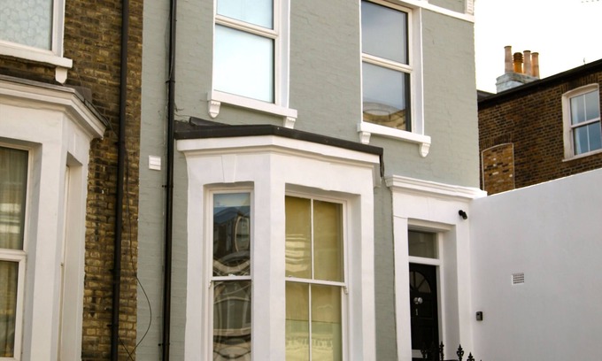 Fulham Broadway Apartment | Fabulous spacious Garden flat with south facing garden