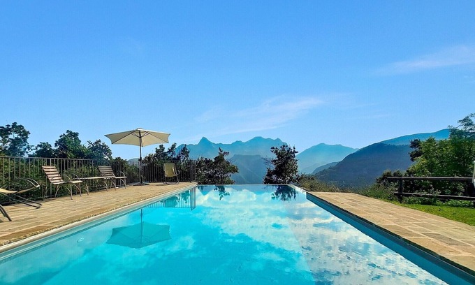 Castelnuovo di Garfagnana Cottage | Fabulous Spectacularly Located Romantic Cottage With Private Infinity Pool