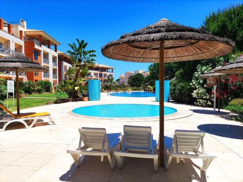 Montechoro Apartment | Fabulous Sunny Pool&Garden Condo by BeCherish