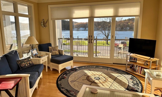 Pentwater Condo | Fabulous Two-Bedroom Condo In The Heart Of Downtown Pentwater, Michigan