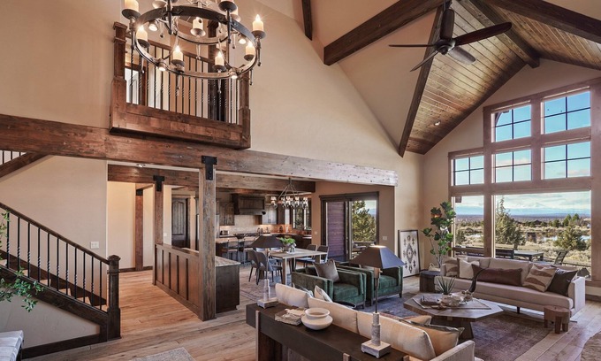 Powell Butte House | Fabulous Views, Fireplace, Hot Tub, Fire Pit, Outdoor Pizza Oven, Resort Pool