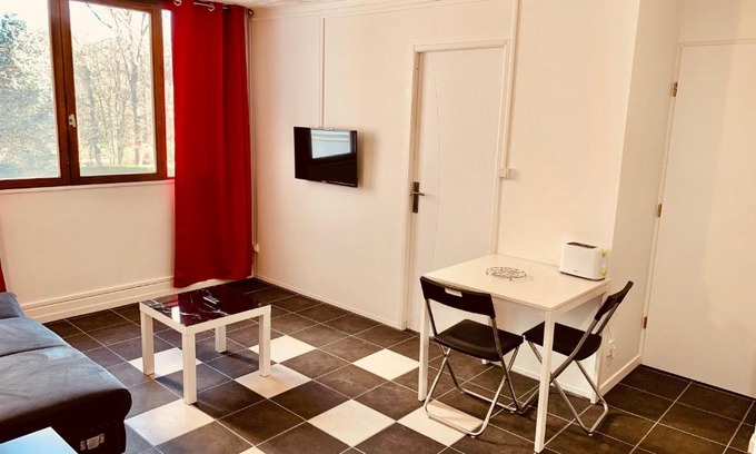 Bron Apartment | faculté médecine, hôpitaux, vinatier