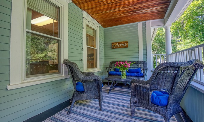 St. Johnsbury Center Apartment | Fairbanks Retreat - Cozy 2 bedroom 2nd floor apartment