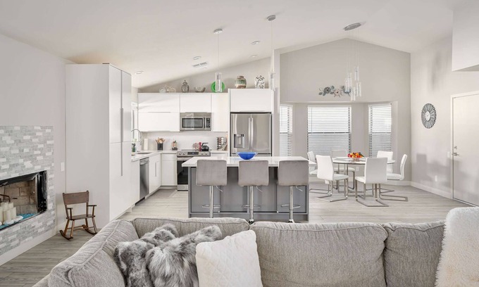 Alta Mesa Community Association House | Fairbrook: Chic Design, Saltwater Pool w/Hot Tub