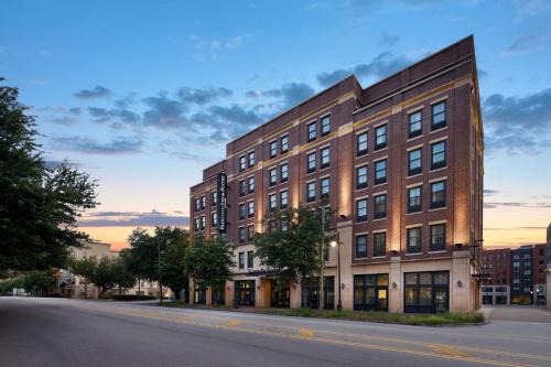 Yamacraw Village Hotel | Fairfield Inn & Suites by Marriott Savannah Downtown Historic District