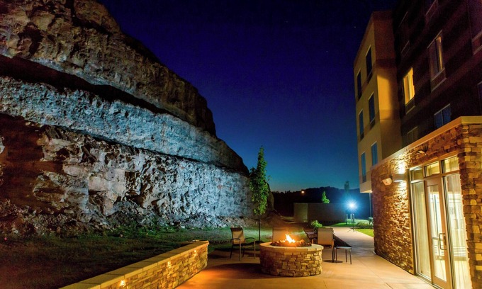 Cambridge Hotel | Fairfield Inn & Suites Cambridge