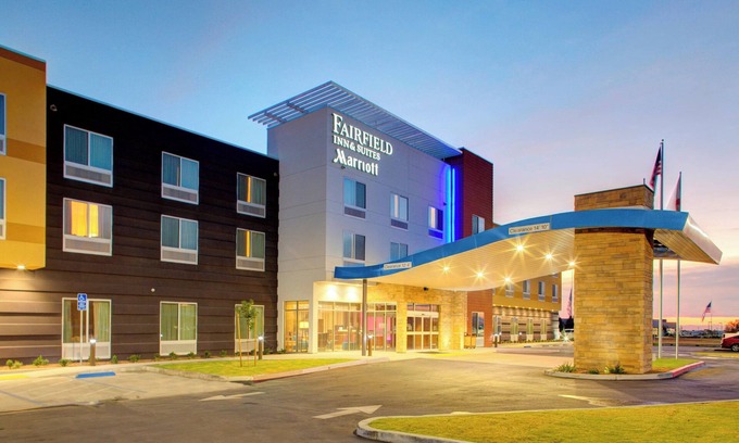 Greenacres Hotel | Fairfield Inn & Suites by Marriott Bakersfield North/Airport