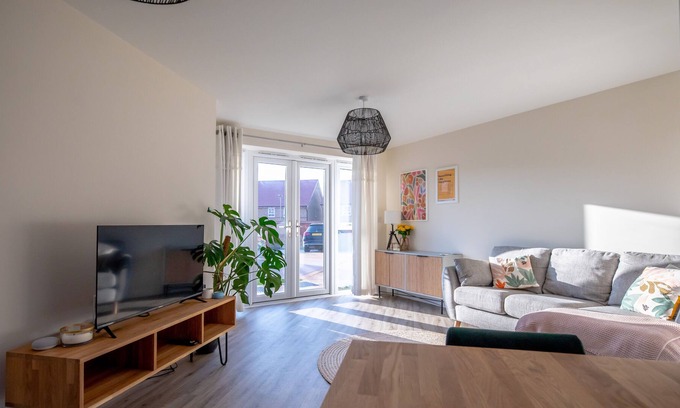 Milton Keynes Apartment | Fairfields 2 Bedroom Home Free parking