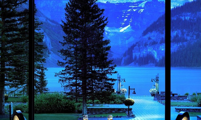Lake Louise Hotel | Fairmont Chateau Lake Louise