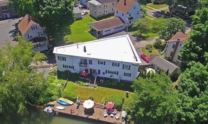 Perinton Apartment | Fairport Village Triangle Home on the Erie Canal