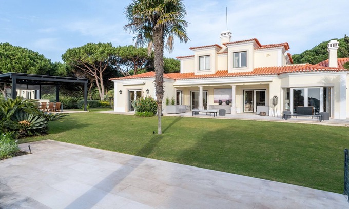 Quinta da Marinha Villa | Fairview Villa by Cadenzalux