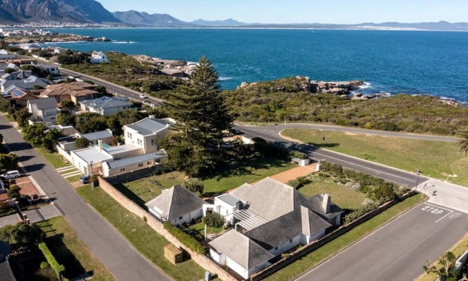 Westcliff House | Fairview | Vintage Elegance & Endless Ocean Views