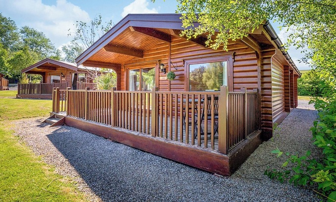 Newton Saint Cyres Ski Chalet | Fairway Lodge Hot Tub