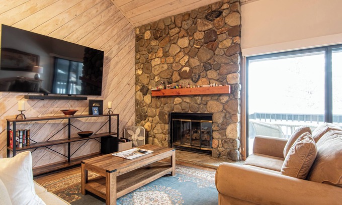 Elkhorn Village Condo | Fairway Nine Condo- New Listing! Recently updated