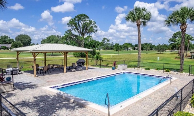 Sun 'N Lake Condo | Fairway Retreat in Sun N Lake