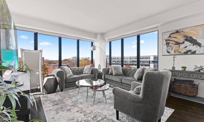 Evanston Apartment | "Faith of Evanston" 180°view, 2BDR +2Bath Urban luxury