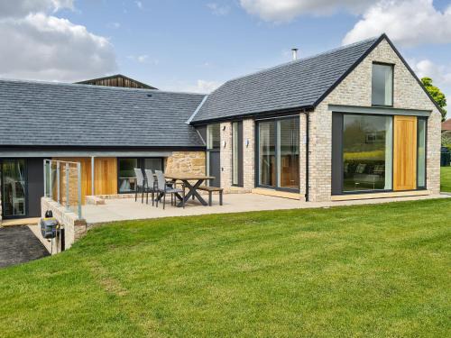 Linlithgow House | Falcon Cottage