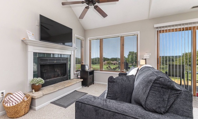The Galena Territory Villa | Fall Break @ Poplar Ridge! Amazing Golf Course View with Access to Pools!