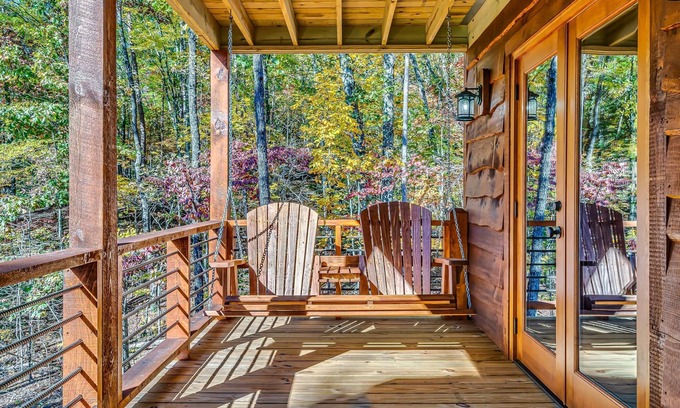 Morganton Cabin | Fall Leaf Specials! ➖Hot Tub➖Outdoor Fireplace➖Fire Pit ➖Blue Ridge