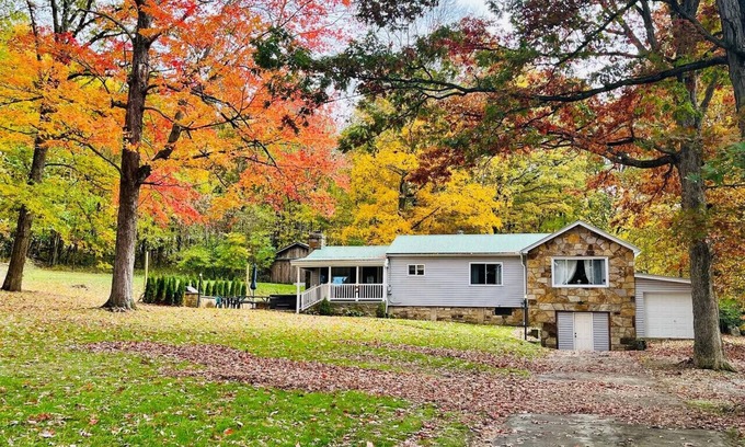 Mill Run House | Fall Spectacular {2 miles to Ohiopyle} HOT TUB