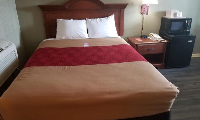 Newton Falls Hotel | FALLS INN