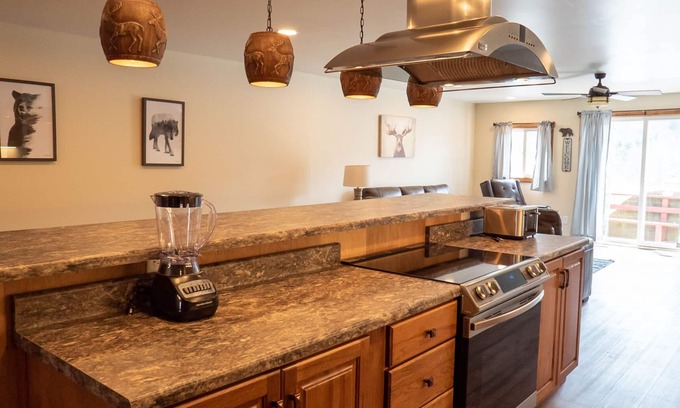 Ohiopyle Condo | Falls Overlook Lodge | 6BR,2BA,Hot Tub, River View, In Ohiopyle!