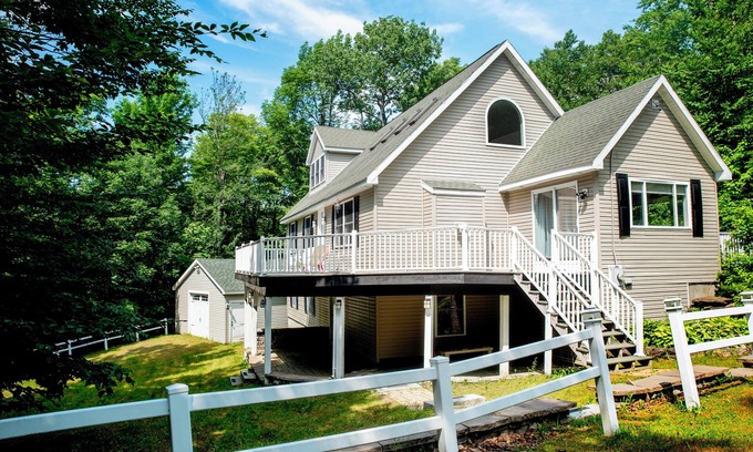 West Dover House | FallTime FAMILY VermonT Getaway - Hot Tub- Game Room- Fire Pit