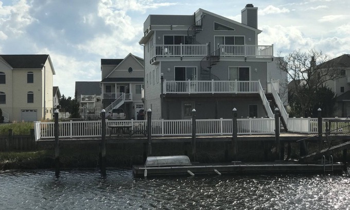 Osborn Island House | Family vacation heaven at quiet waterfront paradise at Osborn island